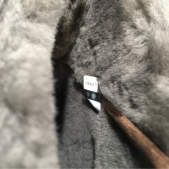 UGG KLEA BUCKLE BOOTS -CHARCOAL SUEDE / SHEEPSKIN TRIM -US 11 -NEW - Picture 7 of 9